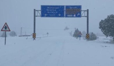 Antalya-Konya karayolu ulaşıma kapandı