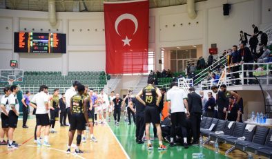 Basketbol camiasını sarsan olay! Başantrenör Cengiz Karadağ, maç sırasında kalp krizi geçirdi