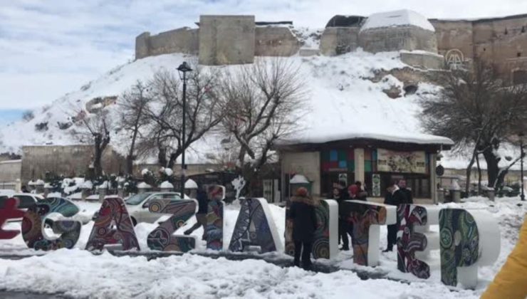 GAZİANTEP – Tarihi yapılar kar yağışıyla beyaza büründü