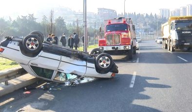 Gaziosmanpaşa’da bariyerlere çarpan araç yan yattı