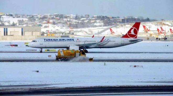 İstanbul Havalimanı’nda uçuşlar normale dönmeye başladı! THY öğlene kadar 131 sefer yapacak