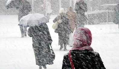 İstanbul’da kar yağışı etkili olmaya devam ediyor! Meteoroloji uzmanlarından "Kalp rahatsızlığı olanlar dışarı çıkmasın" uyarısı