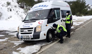 Jandarma ekiplerinden kış lastiği denetimi