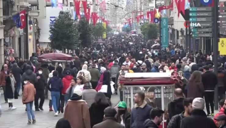 Kar esaretinin ardından vatandaşlar soluğu Taksim’de aldı