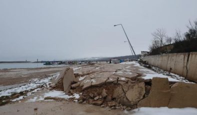 Sinop’ta balıkçı barınağında heyelan