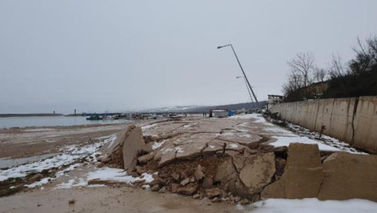 Sinop’ta balıkçı barınağında heyelan