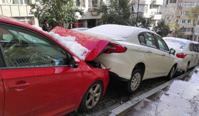 Şişli’de korku dolu anlar! Buzlanan yolda kayan itfaiye aracı 7 otomobile çarptı