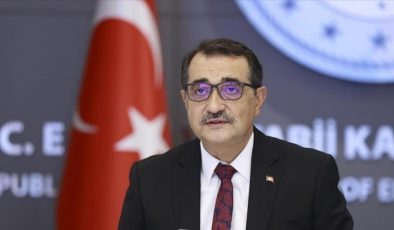 Son Dakika: Bakan Dönmez’den "İran doğal gazı borç yüzünden kesti" iddialarına yanıt: Borcumuz söz konusu değil