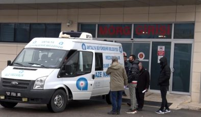 Son dakika haber | Antalya’da kazılan çukurdan yola çıkılarak bulunan şahsın cenazesi ailesine teslim edildi