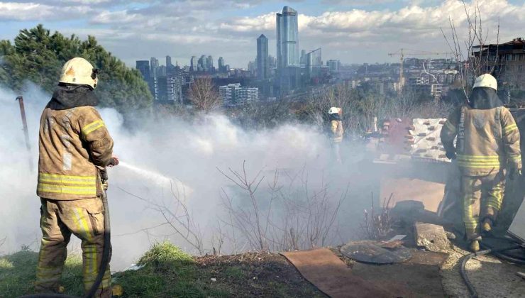 Son dakika haber: Kağıthane’de korkutan gecekondu yangını: Dumanlar gökyüzünü kapladı