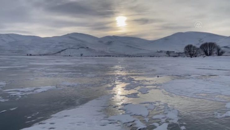 Son dakika haberi… Buzla kaplı Çıldır Gölü’nde sema gösterisi yaptı