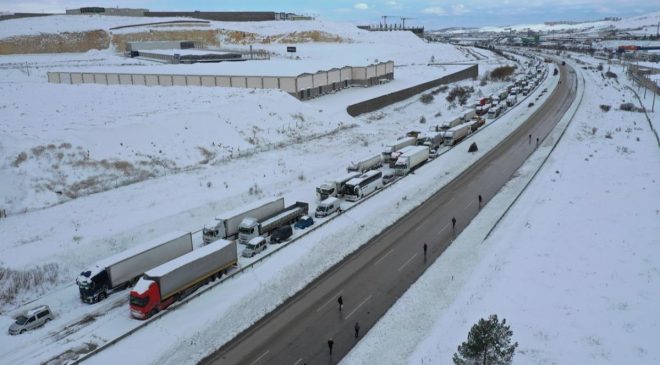 Son Dakika! TAG Otoyolu’nun Gaziantep yönü kar yağışı nedeniyle ulaşıma kapandı