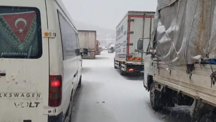 TIR kayması nedeniyle Yalova – Bursa kara yolu kapandı! Uzun araç kuyrukları oluştu