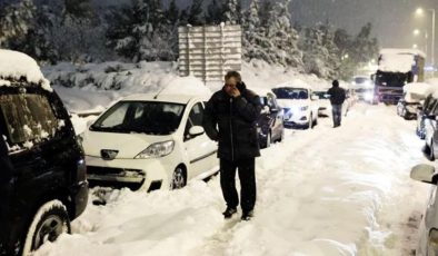 Yunanistan’da kar nedeniyle yolda mahsur kalan sürücülere 2’şer bin euro tazminat ödenecek