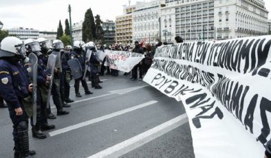 Yunanistan’da halk sokağa indi