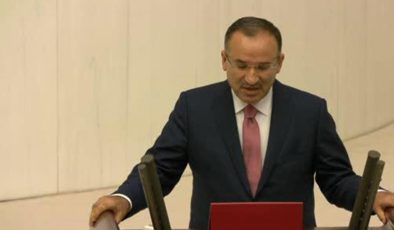 Adalet Bakanı Bekir Bozdağ resmen göreve başladı! AK Parti’nin Meclis’teki sandalye sayısı 285’e düştü