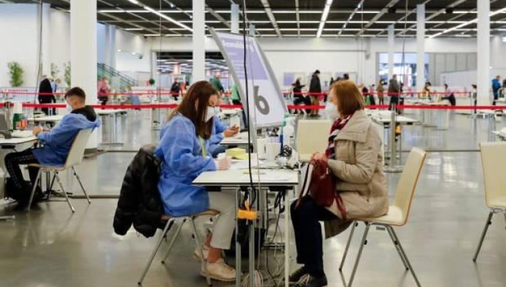 Avrupa’daki salgında bir ilk: Zorunlu aşılamaya geçtiler!