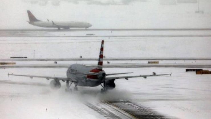 Hava koşulları nedeniyle uçuşu geciken yolcular panik atak geçirdi