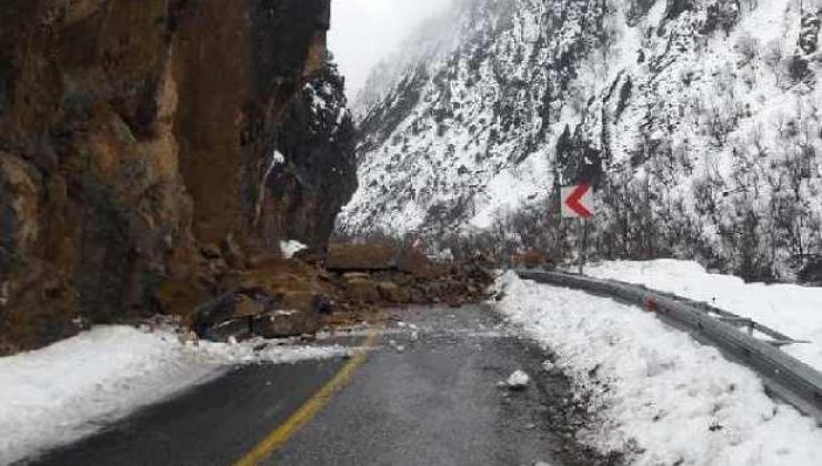 Kayseri’de heyelan; Kapuzbaşı yolu kapandı