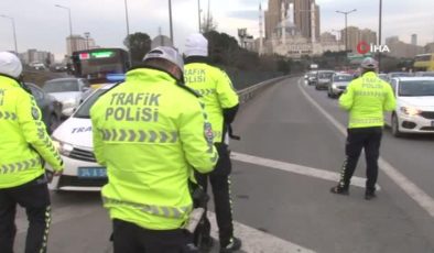 Polisleri görünce otoyolda geri geri kaçmaya çalıştı, cezadan kurtulamadı