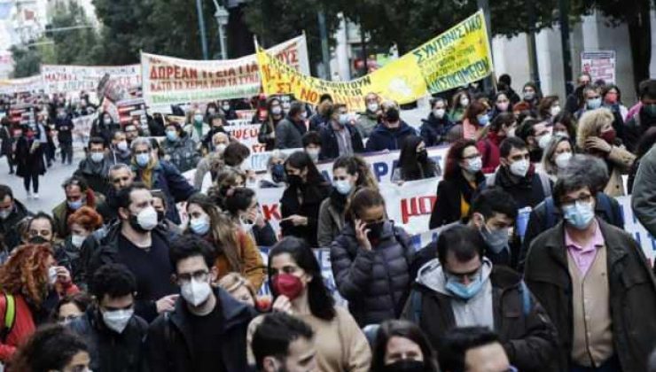 Yunanistan’da sağlık çalışanları yine sokaklara döküldü